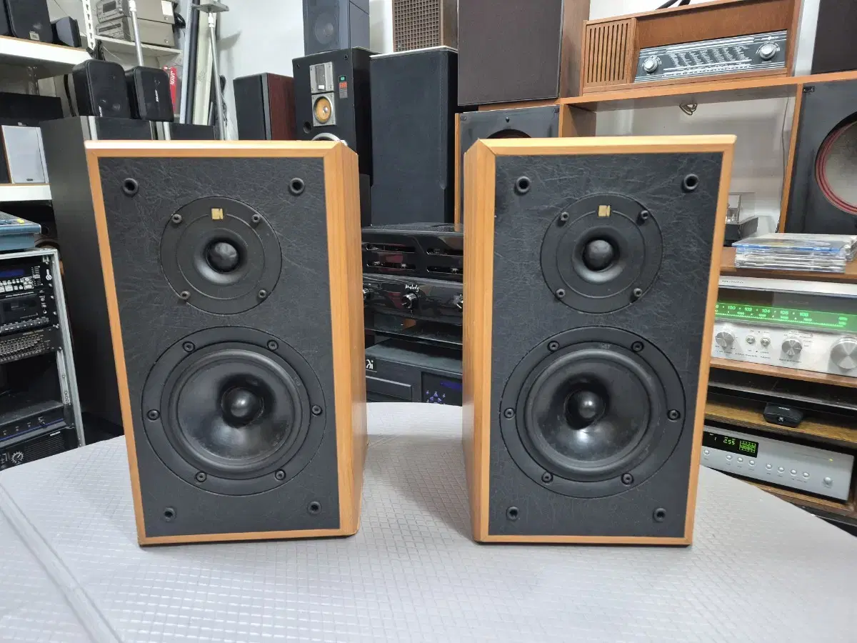 KEF 북쉘프 스피커  CRESTA3303